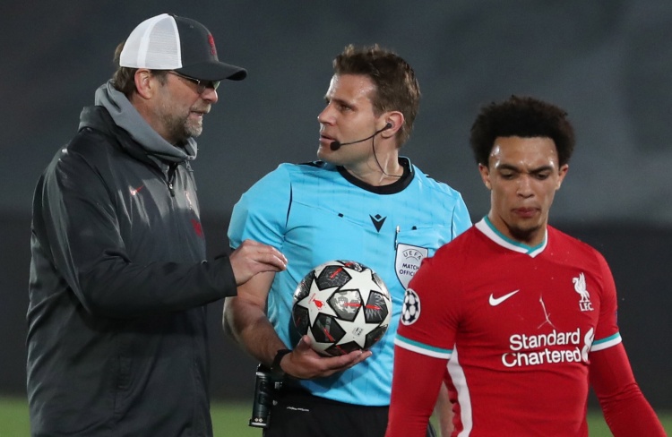 日职乙战报：千叶连入4球4-3逆转大宫，挺进附加赛决赛（日乙快讯：千叶四球大逆转4-3力克大宫，闯入附加赛决赛）