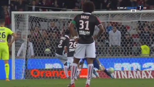 卡萨诺：孔蒂无论做什么都会被人挑刺，但那不勒斯现排名第一（卡萨诺：孔蒂做什么都有人挑刺，但那不勒斯暂居榜首）