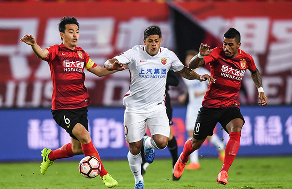 马克西空砍28+7+9，恩比德表现不佳，76人不敌湖人（马克西砍下28分7篮板9助攻仍难救主，恩比德低迷，76人不敌湖人）