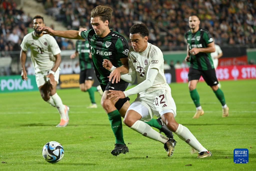 76场比赛10个帽子戏法，凯恩帽子戏法数来到德甲历史第五（76战10次戴帽，凯恩帽子戏法数升至德甲历史第5）