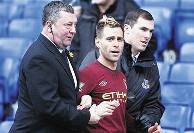 穆帅：对阵葡乙球队时球员态度不端正，中场休息我想换9个人（穆里尼奥：面对葡乙对手队员态度欠佳，半场我想换掉9人）