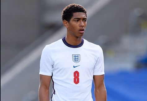 佛罗伦萨连续8场不胜，赛后哲科拿着扩音器与球迷沟通（佛罗伦萨陷入八场不胜，哲科赛后用扩音器与球迷对话）