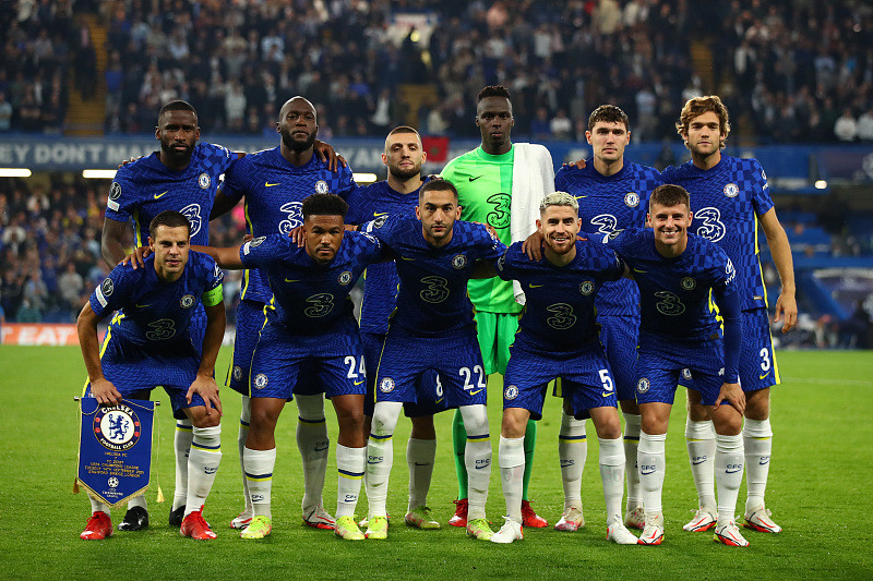 海港6日上午转道新加坡去新山，颜骏凌、徐新获颁纪念球衣（海港队6日上午经新加坡转赴新山，颜骏凌、徐新获赠纪念球衣）