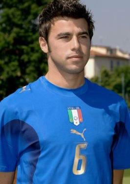 米兰达：很少有人能和斯帕莱蒂关系好，他的为人我还是不说了（米兰达：与斯帕莱蒂相处者寥寥，他的人品不便置评）