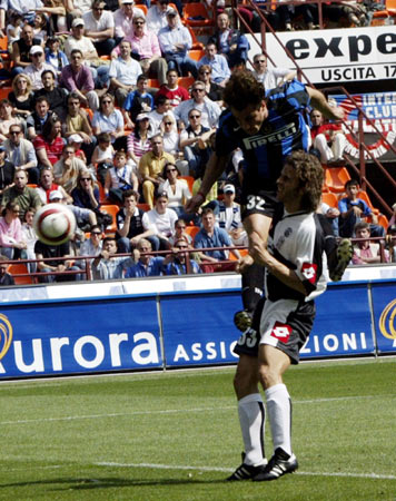 央视：世界杯门票“动态定价”惹不满，球迷直呼“贵得离谱”（央视曝世界杯门票动态定价引争议，球迷吐槽价格离谱）