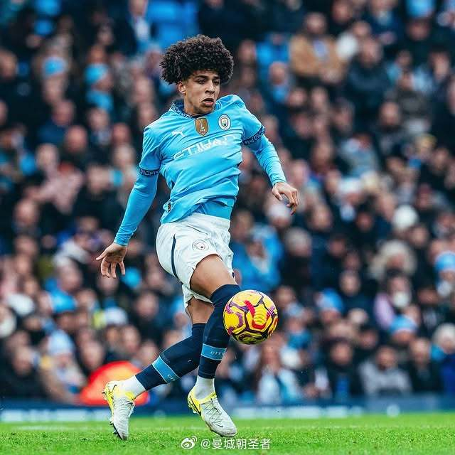 早报：德比之夜属于红色（晨报：红色主宰德比之夜）