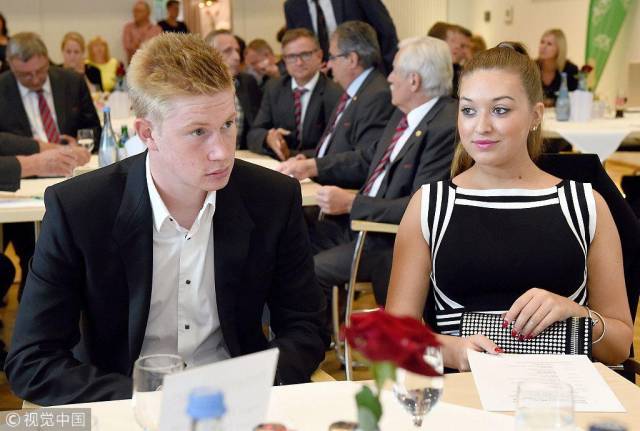 TA分析3-5-2阵型：从翼卫驱动到双锋美学，弱队逆袭制胜之道（深度解构3-5-2：翼卫引擎与双锋美学，弱旅逆袭的制胜密码）